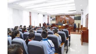 &ldquo;庭審&rdquo;變&ldquo;課堂&rdquo;&mdash;&mdash;玉泉區(qū)人民法院邀請銀河南街小學40余名師生開展旁聽庭審活動